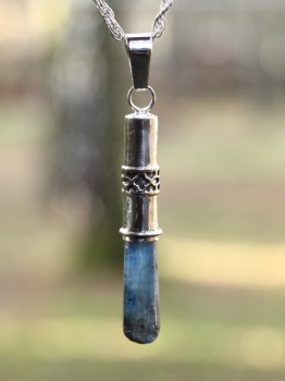 blue-saphire-kyanit-talizman-artystyczny-w-srebrze[10].jpg